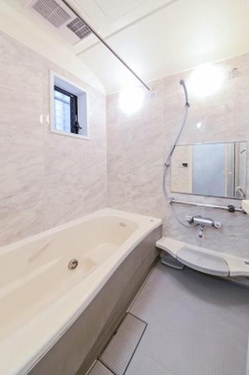 Bathroom. There is a window in the 1 pyeong type of bathroom. It is also easy to clean in with ventilation dryer.