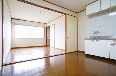 Living and room.  ☆ It is south-facing bright rooms