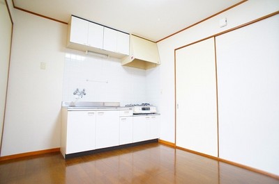 Kitchen.  ☆ Two-burner gas stove can be installed