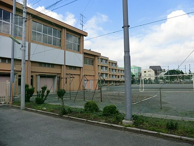 Primary school. 207m up to elementary school Setagaya Tatsunaka cho