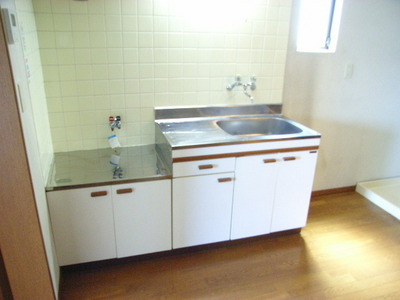 Kitchen. Two-burner stove can be installed ☆