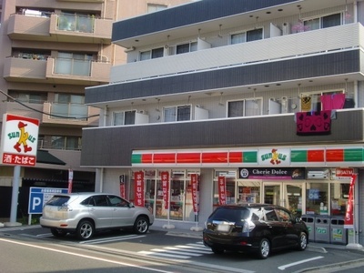 Convenience store. Thanks Setagaya Minamikarasuyama 6-chome up (convenience store) 420m