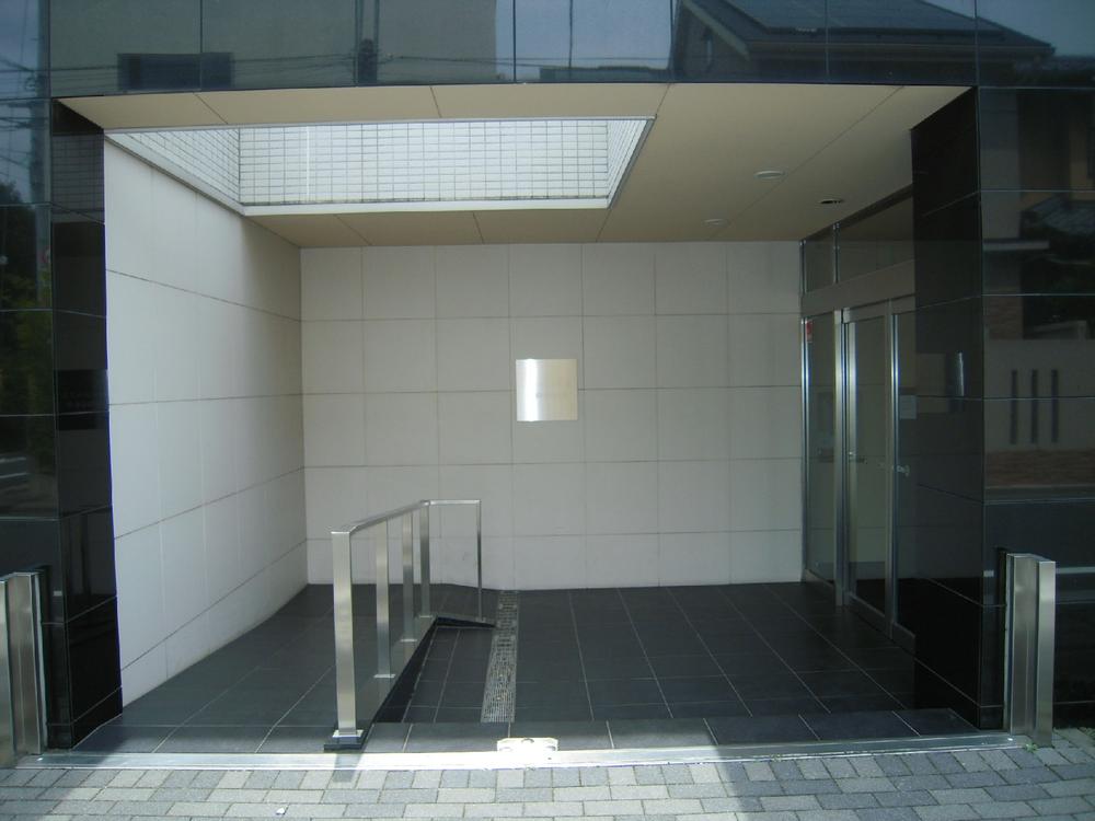 Entrance. Common areas