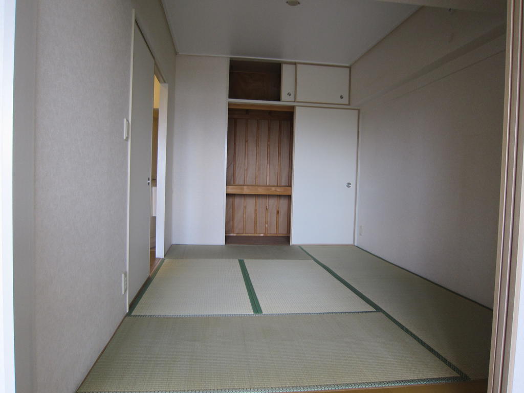 Other room space. Japanese-style room has storage capacity there is a closet. 