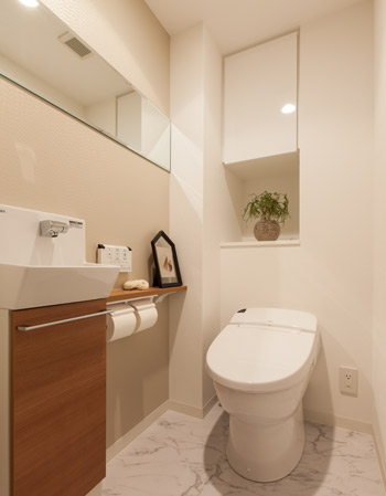 Bathing-wash room.  [Tankless toilet] Space is spacious and can be used in a compact design, Adopt a clean also easy to tankless toilet. Except for some dwelling unit, Also it provides a convenient hand washing counter.