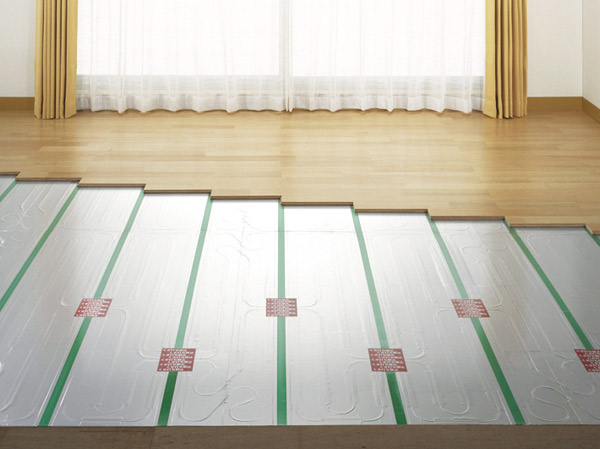 Other.  [TES hot water floor heating] You get comfortable heating effect because uniformly heat the whole room from feet. Air does not pollute without even wound up the dust.
