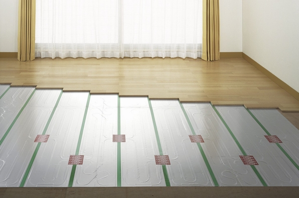 It provides a comforting warmth. Floor heating (same specifications)