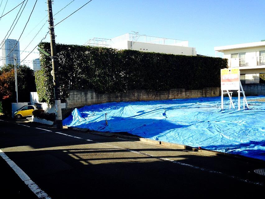 Local photos, including front road. Oimachi Line Tokyu "Kaminoge" station 6 mins
