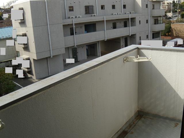 Balcony. Top-floor room angle