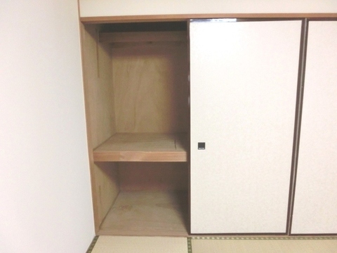 Receipt. Storage of Japanese-style room