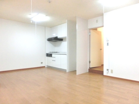 Living and room. LDK12.4 tatami Flooring re-covered already