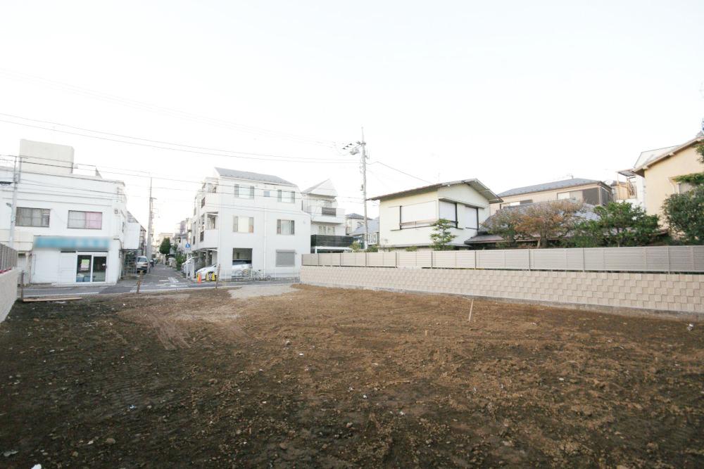 View photos from the local. Land sale with building conditions of Setagaya Funabashi 5-chome. All four A pane. Large has entered near Pledge LDK19 4LDK there reference plan. Please feel free to contact. You can support the free plan for buildings. 