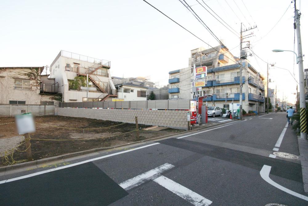 Local photos, including front road. Odakyu line "Kyodo" the beginning of the station, 2 along the line 4 station is available