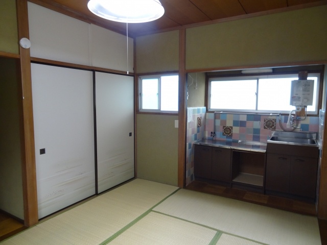 Living and room. Spacious Japanese-style!