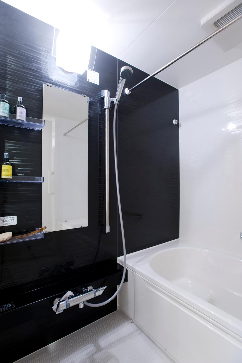 Other Equipment. House Tech made bathroom. And kept warm tub of thermal insulation structure, Slip difficult drying time is earlier Smile floor Recommended. Hair and dust will come naturally unity easy to clean "Raku discarded hair catcher" is also in the momentum of the drainage.