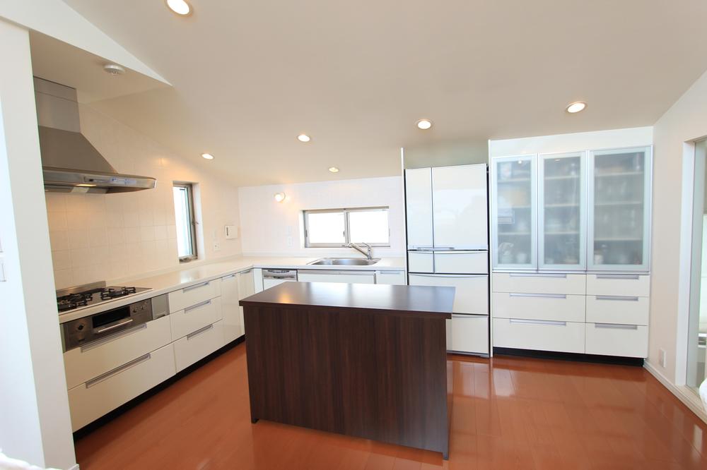 Kitchen. Room of the kitchen can take a sufficient working space. You can use and clean there is a built-in cup board of.