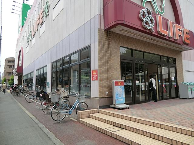 Supermarket. Until Life Kyodo shop 690m