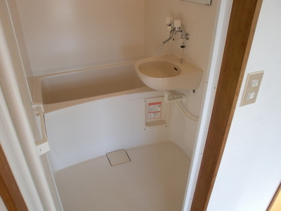 Bath. Spacious enter bathroom ☆