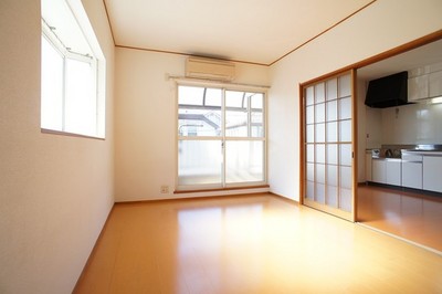 Living and room. Brightly, There is a sense of open ☆