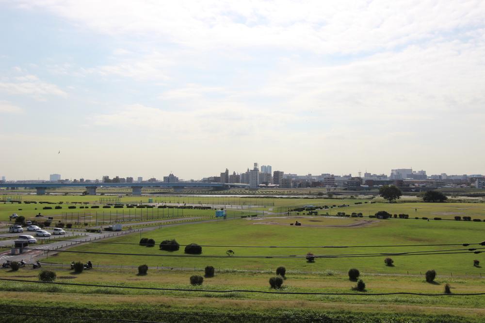 View photos from the dwelling unit. View from the site (October 2013) Shooting