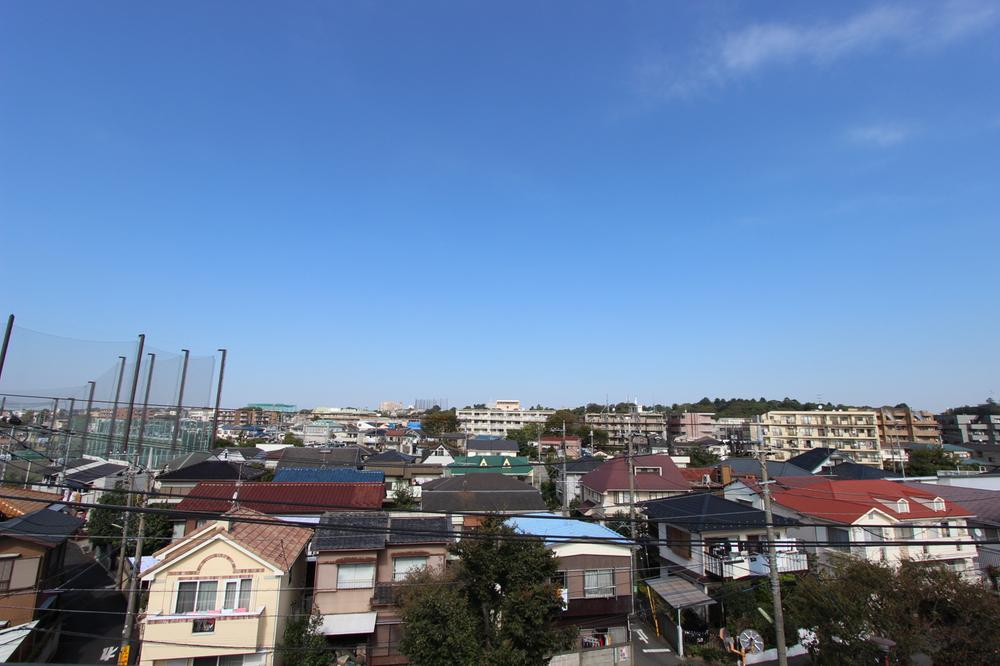 View photos from the dwelling unit. View from the site (October 2013) Shooting