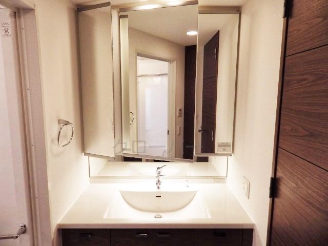 Wash basin, toilet