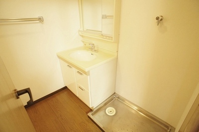 Washroom. Comfortable laundry space ☆ 