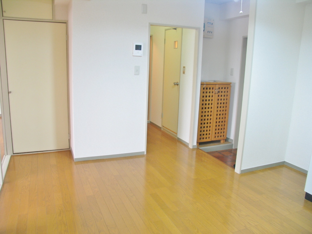 Other room space.  ■ Spacious dining (another room image photo)