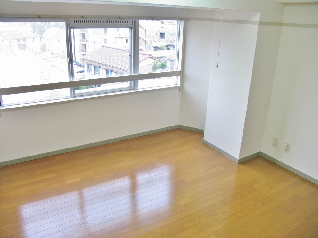 Other room space.  ■ Bright Western-style (another room image photo)