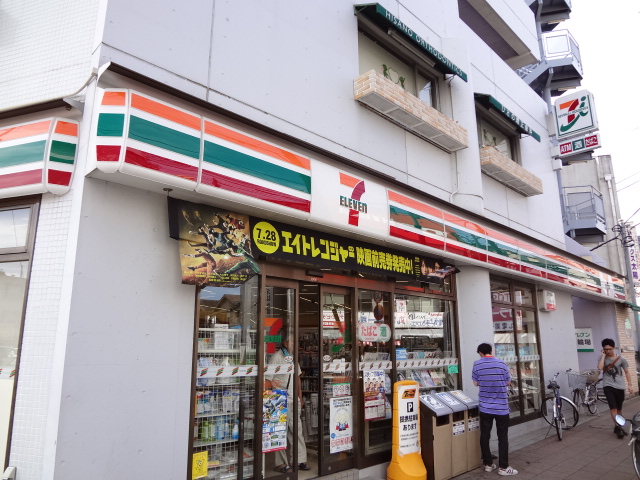 Convenience store. 500m to Seven-Eleven (convenience store)