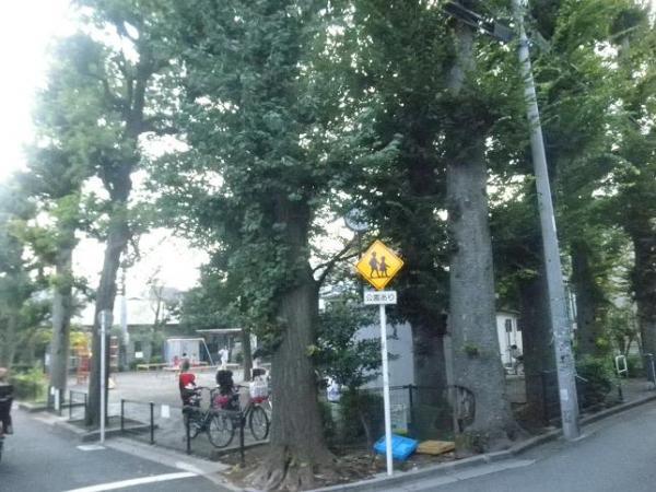 park. There is a park to play the child to 20m right next to Matsubara 3-chome Park.