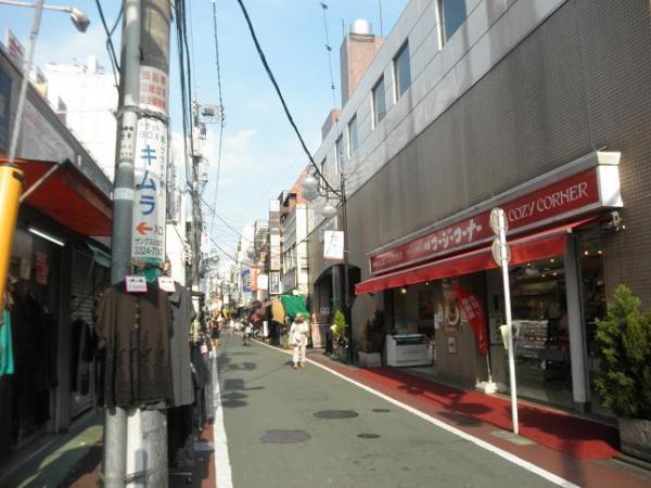Streets around. Shimotakaido to shopping street 400m famous long Station shopping district, You can enjoy shopping and gourmet.