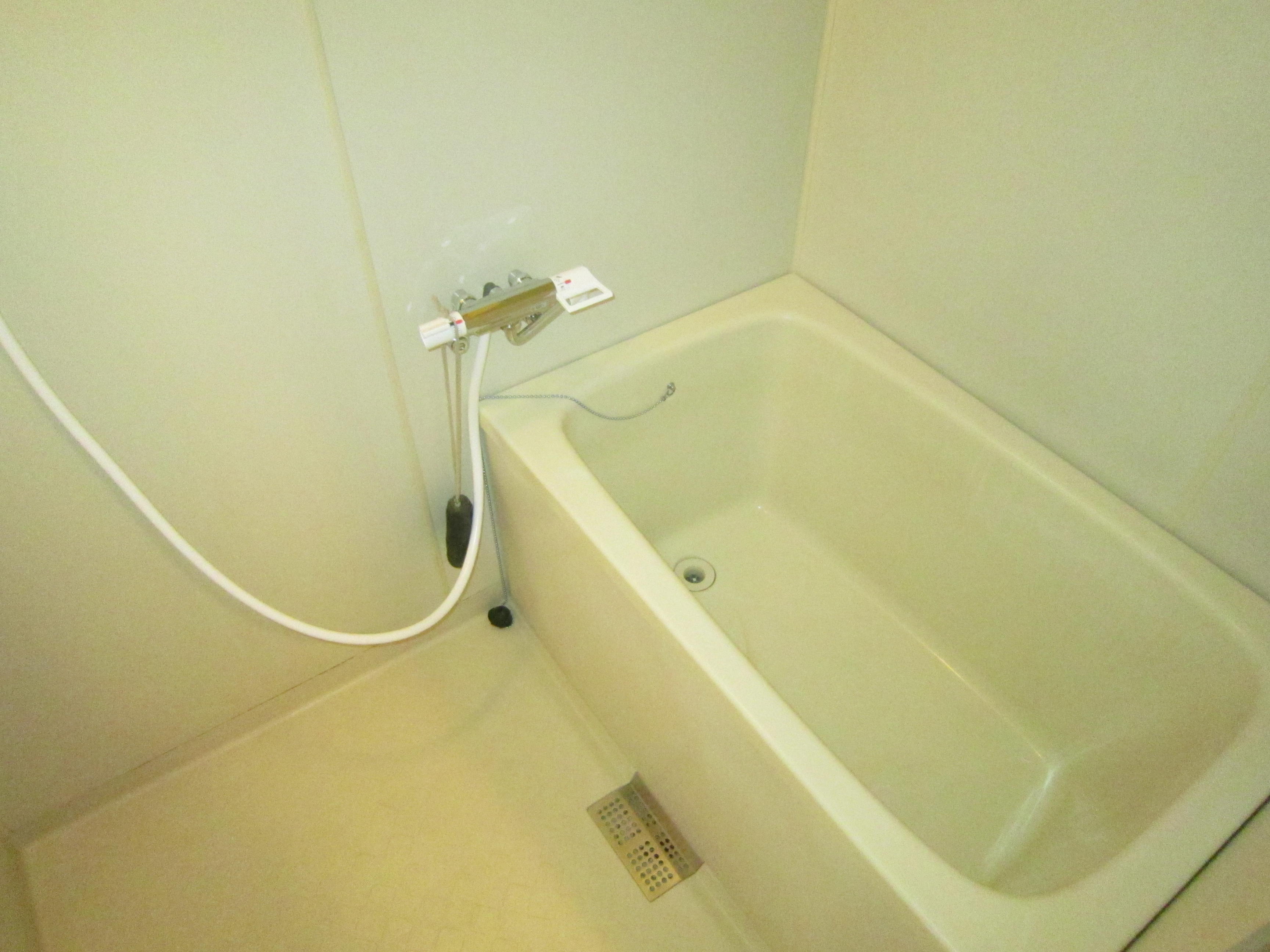 Bath.  ■ bathroom