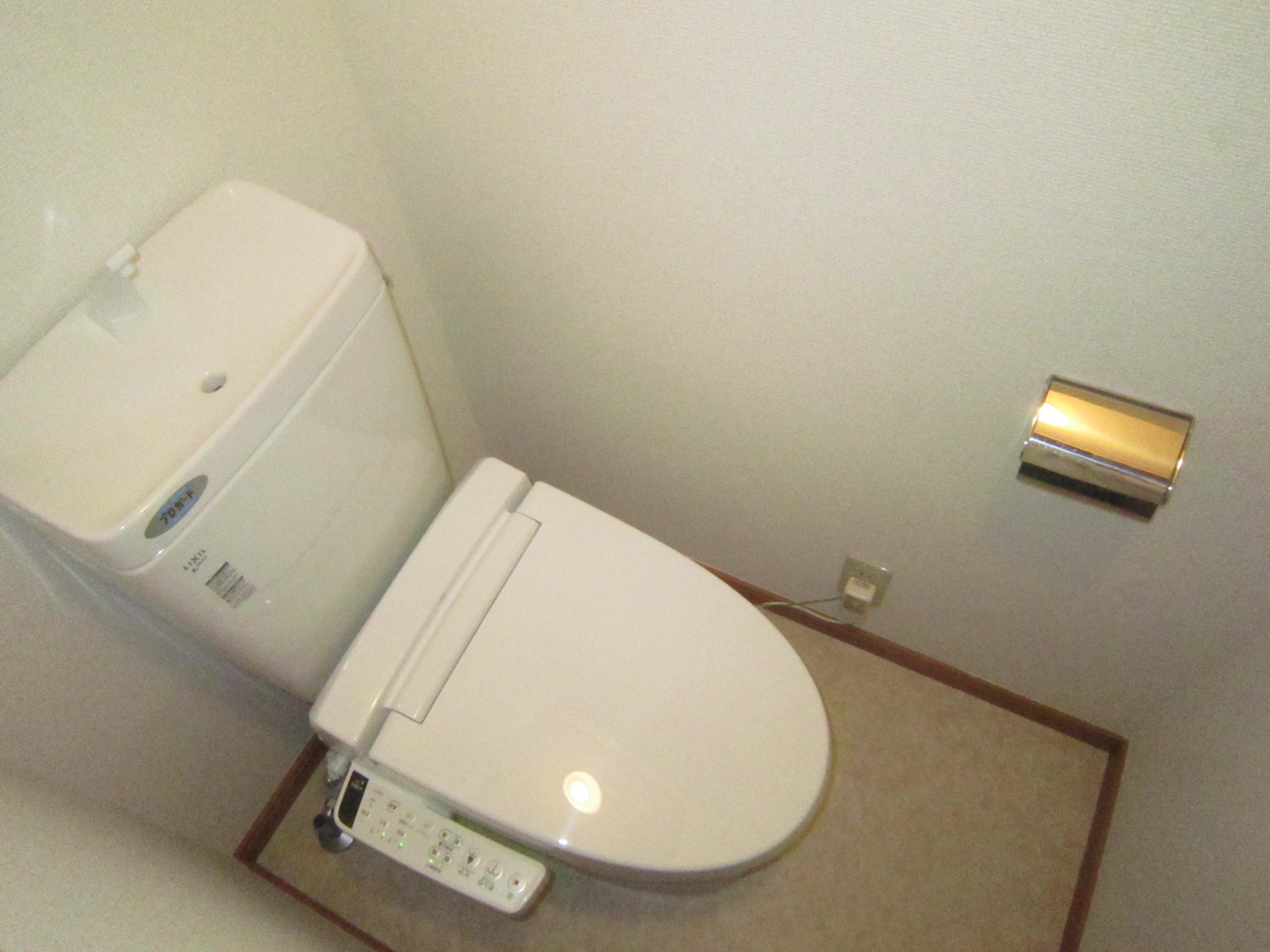 Toilet.  ■ Shower toilet