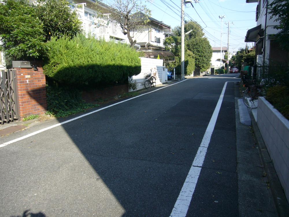 Local photos, including front road. Local (11 May 2013) Shooting, South 6m public road