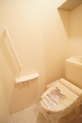Toilet. Loose wide toilet space, There is also a top storage! 