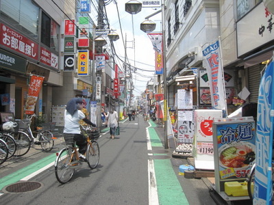 Shopping centre. Soshiketani Okura shopping street until the (shopping center) 481m