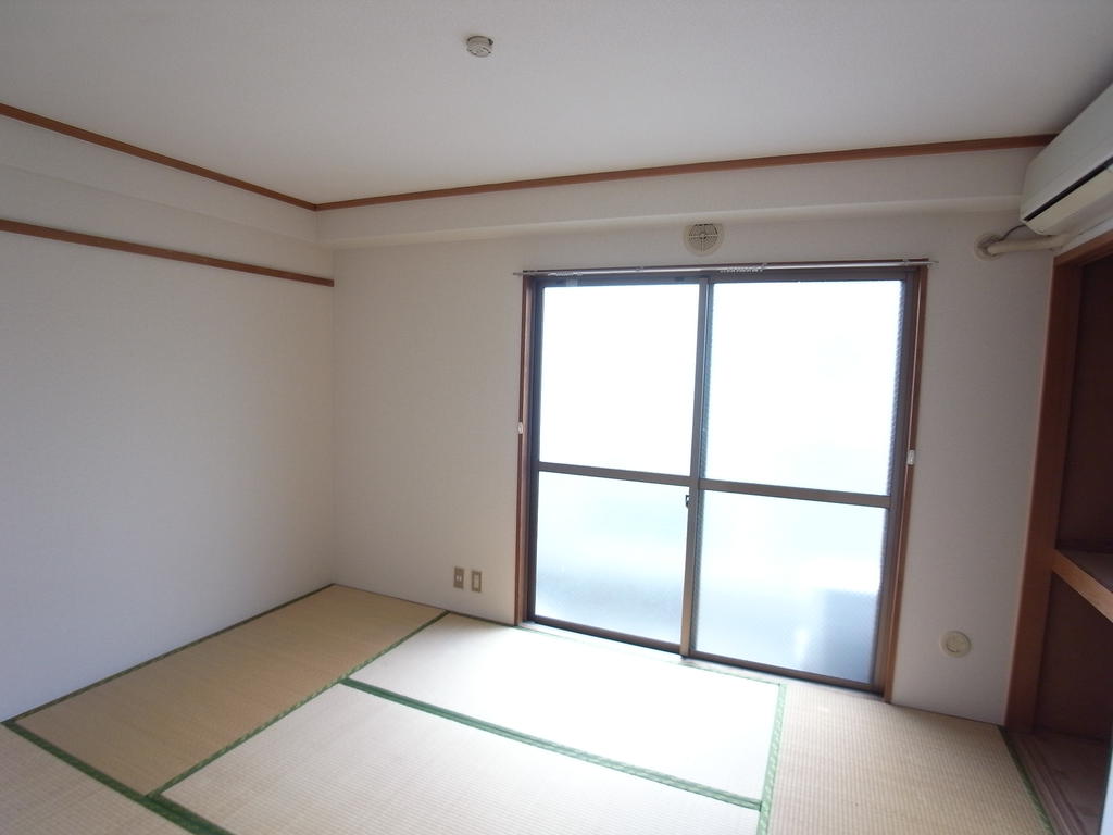Living and room. Balcony direction Japanese-style room 6 tatami