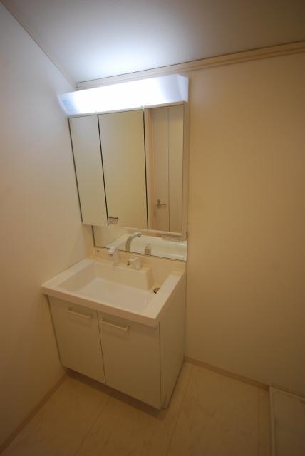 Wash basin, toilet
