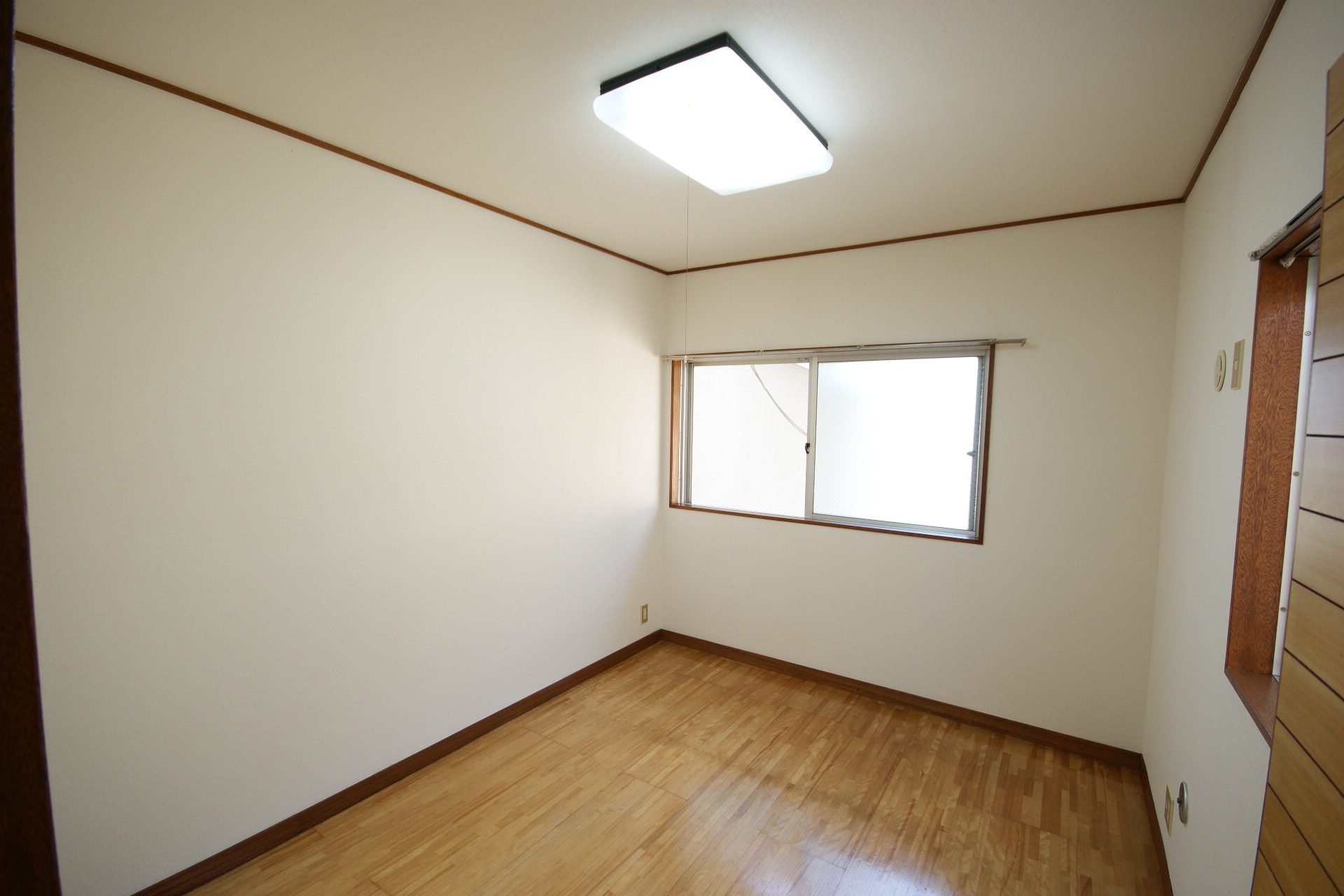 Living and room. Western-style 6 tatami Two-sided lighting