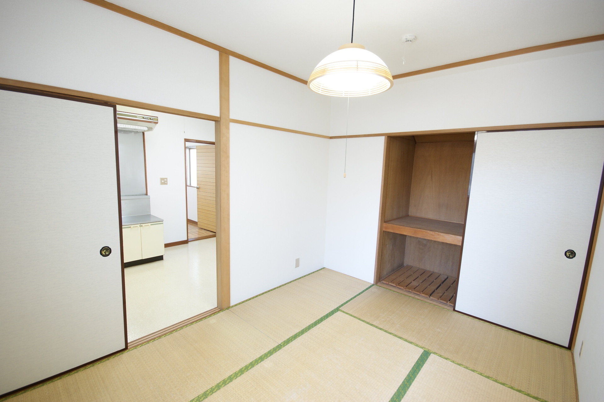 Living and room. Japanese-style room 6 tatami Closet with between 1