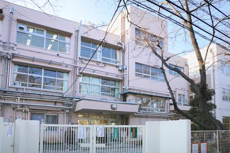 Junior high school. 685m to Setagaya Ward Sakuragaoka Junior High School