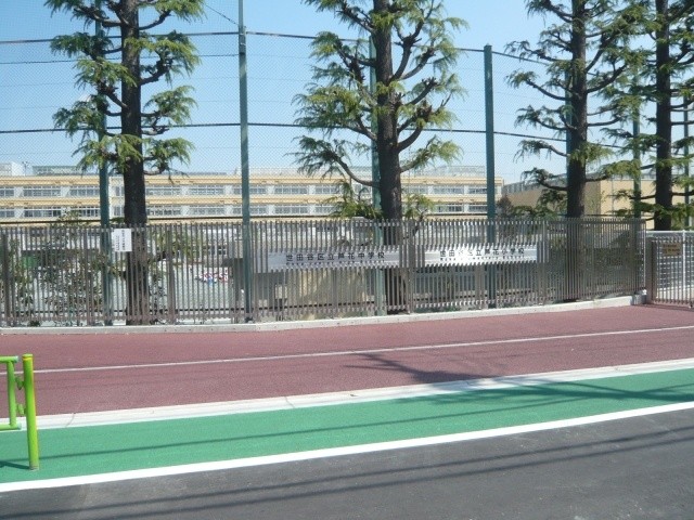 Primary school. 721m to Setagaya Ward Roka elementary school (elementary school)