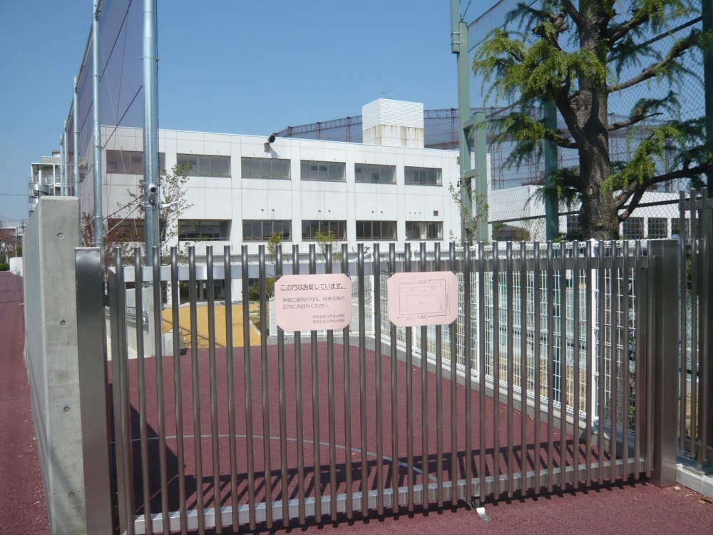 Junior high school. 285m to Setagaya Ward Roka junior high school (junior high school)