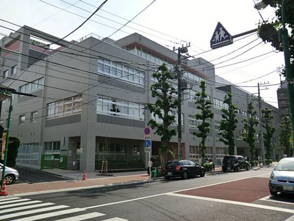 Primary school. 750m until Sakura elementary school