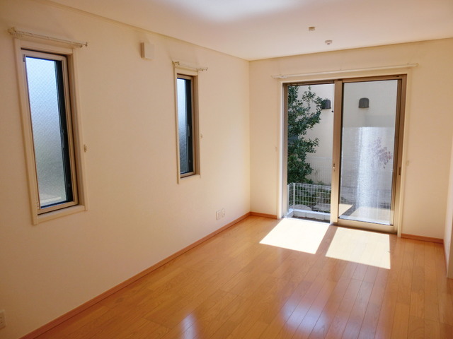 Living and room. 11 Pledge of LDK ・ South-facing angle room dihedral daylighting ・ Glossy flooring