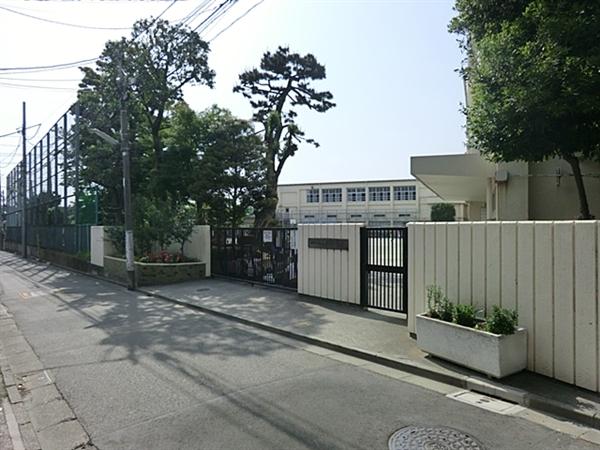 Primary school. Kitazawa to elementary school 124m