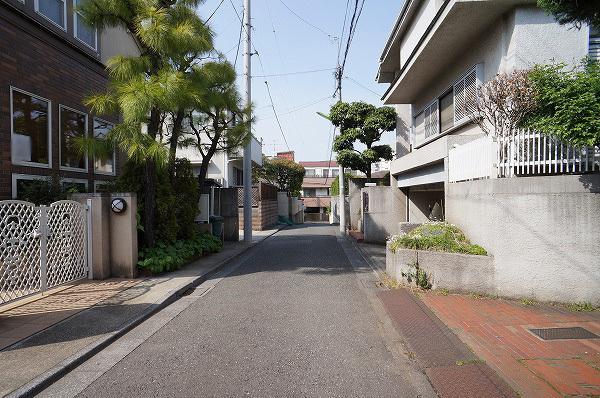 Local photos, including front road. Frontal road