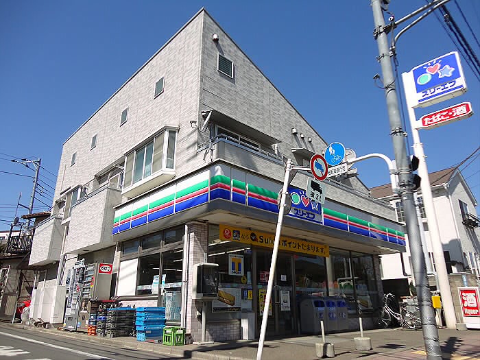 Convenience store. Three F Setagaya Kamisoshigaya store up (convenience store) 217m