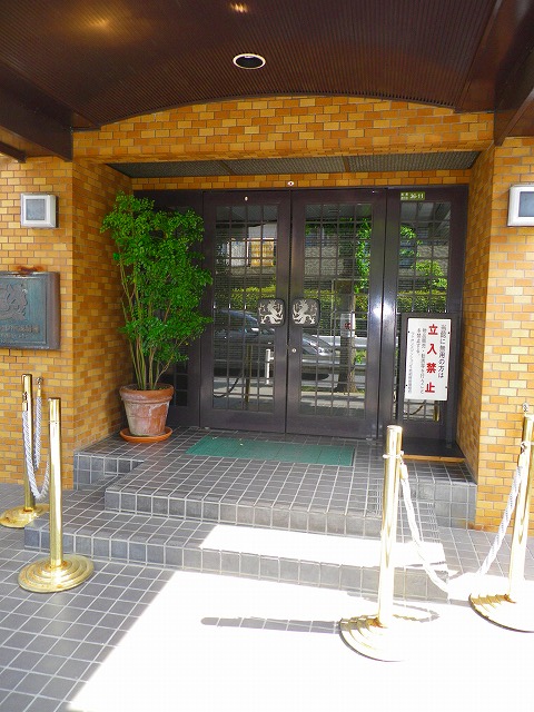 Entrance. Same property ・ Separate room